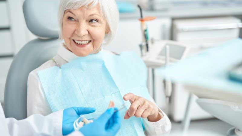 Dental Care Tips for Caregivers of Seniors